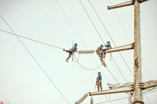 用电高峰将至,工人40米高空加紧施工